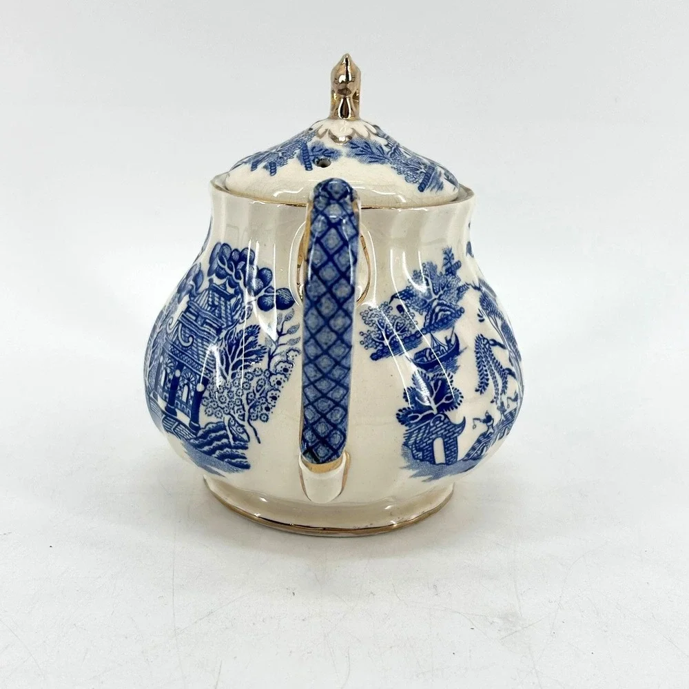 VTG Sadler Blue Willow Teapot Blue White Chinoiserie Ceramic Gold Trim Pagoda